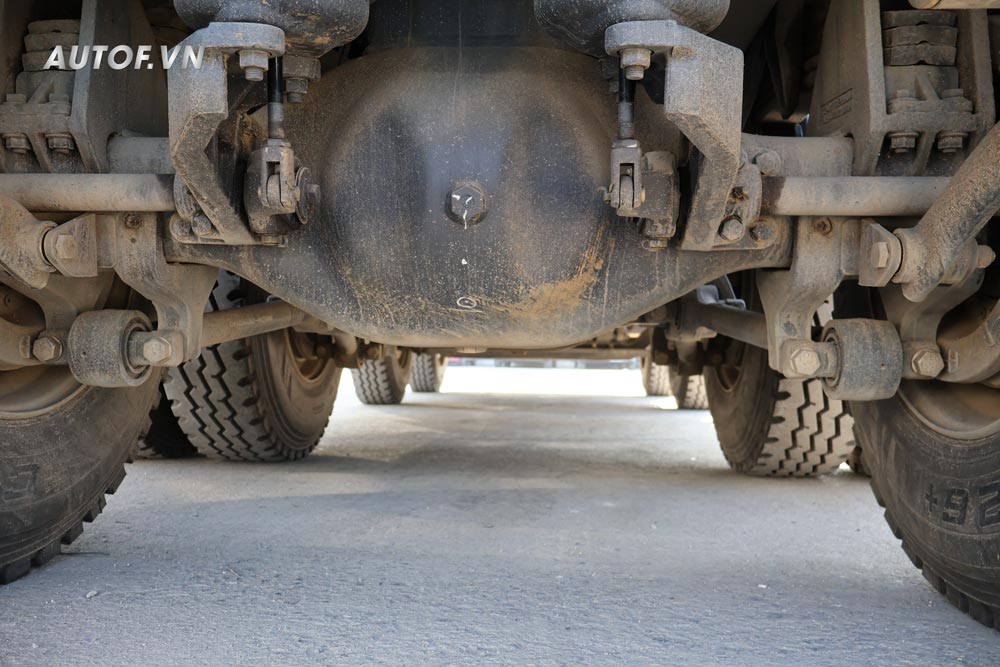 Xe ben Chenglong 4 chân H7 390HP Thùng U 15 Khối (Cầu Dầu)